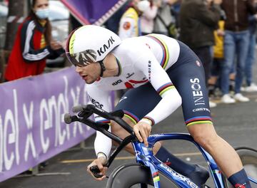 Filippo Ganna durante la primera etapa del Giro de Italia