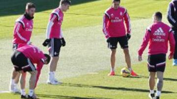 Chicharito, en un entrenamiento.