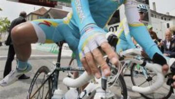 El ciclista kazajo Alexandr Vinokourov subastará la bicicleta con la que se colgó la medalla de oro.