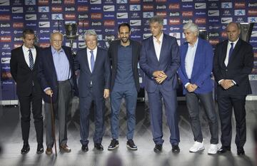 Andrea Berta, Lázaro Albarracín, Cerezo, Juanfran, Miguel Ángel Gil, Clemente Villverde y Antonio Alonso. 