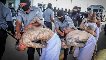 El Salvador y Estados Unidos llegan a un acuerdo en materia de migración. Bukele ofrece mega prisión para deportados y criminales a cambio de una tarifa.