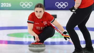 CORTINA D'AMPEZZO (Italy), 22/02/2026.- Selina Witschonke of Switzerland delivers a stone during the Women's Curling Gold Medal game of Switzerland against Sweden at the Milano Cortina 2026 Winter Olympic Games, in Cortina d'Ampezzo, Italy, 22 February 2026. (Italia, Suecia, Suiza) EFE/EPA/ANDREA SOLERO
