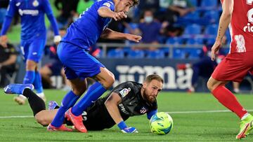 Oblak trata de atajar el bal&oacute;n contra el Getafe.