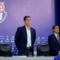 La otra gestión del presidente de la U en su visita a la Conmebol