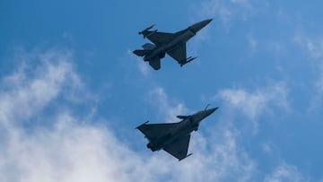 En abril, Estados Unidos aprobó la venta de aviones de combate F-16 a Filipinas. No obstante, la operación fue suspendida por problemas financieros.