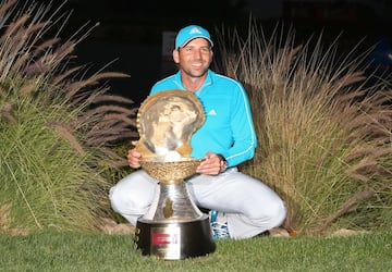 El Masters de Golf de Qatar otorga este voluminoso trofeo a su ganador en honor al pasado del país, pues antes de descubrir sus reservas de gas y petróleo, el negocio de las perlas era la industria más importante de Qatar.