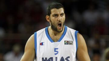 Ioannis Bourousis of Grecce celebrates scoring against Turkey during their FIBA Basketball World Championship game in Ankara August 31, 2010.  REUTERS/Mark Blinch (TURKEY  - Tags: SPORT BASKETBALL)