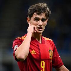 La Premier le hizo una oferta mareante a Gavi