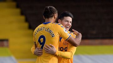 James Rodr&iacute;guez y Calvert-Lewin en el partido entre Fulham y Everton