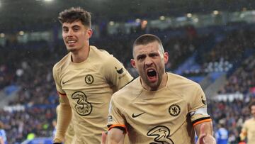 LEICESTER, ENGLAND - MARCH 11: Mateo Kovacic of Chelsea celebrates scoring the 3rd goal with Kai Havertz during the Premier League match between Leicester City and Chelsea FC at The King Power Stadium on March 11, 2023 in Leicester, United Kingdom. (Photo by Marc Atkins/Getty Images)