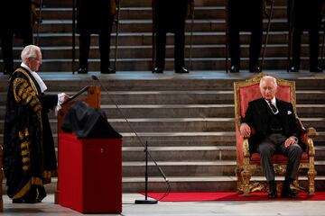 Carlos III en el Parlamento británico.