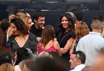 Raúl González Blanco y Mamen Sanz asisten al concierto de Luis Miguel en el estadio Santiago Bernabéu.