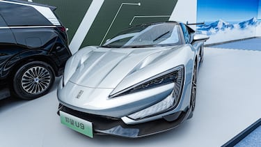 Cómo BYD pasó de fabricar baterías a ser líder en la industria automotriz