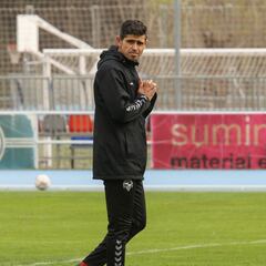 Hidalgo: "Han de pasar más cosas en el área contraria"