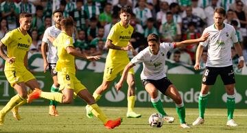 El capitán del Racing en el primer partido de la Liga, ante el filial del Villarreal.