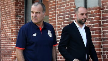 Marcelo Bielsa y Gerard López, propietario del Lille, en la presentación del argentino en mayo de 2017.