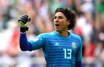 El arquero mexicano es el máximo atajador en lo que va de la Copa del Mundo, ya que ha hecho 17 salvaciones de su marco. 