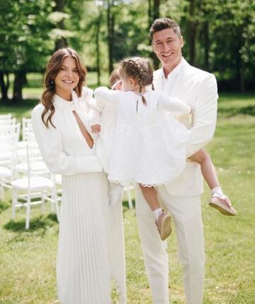 Está casado con Anna Stachurska, atleta profesional polaca cinturón negro en la disciplina de karate y bronce en el Mundial de Karate del 2009. Juntos tienen dos hijas llamadas Klara y Laura.