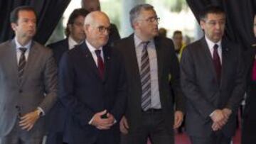 Bartomeu acompañado de algunos miembros de la Junta del Barcelona.