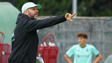José Alberto, entrenador del Racing.