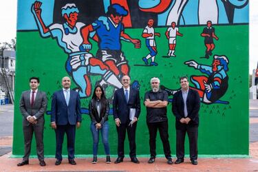 Inauguran mural en honor a Maradona en el Estadio Azteca