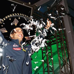 Ricciardo celebró su podio en México de noche y sin público
