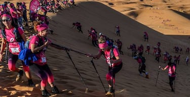 Escalada de dunas en el desierto saharaui marroqu¨ª