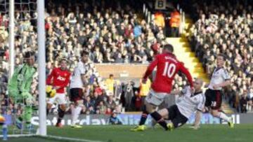 Rooney marca a placer el tercer gol de United.