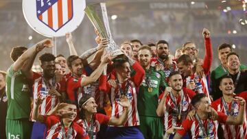 Los jugadores del Atl&eacute;tico celebran el t&iacute;tulo. 