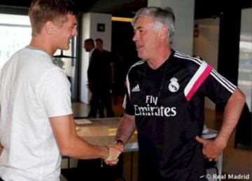 Toni Kroos con Ancelotti.