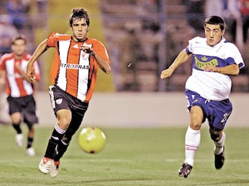 Pasó por Cobreloa el 2006 y regresó a la UC un año después. Jugó en O'Higgins y actualmente defiende a Audax Italiano.

