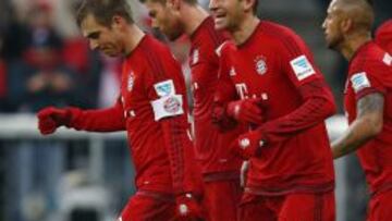 Lahm, Xabi Alonso y Müller celebran el 1-0.