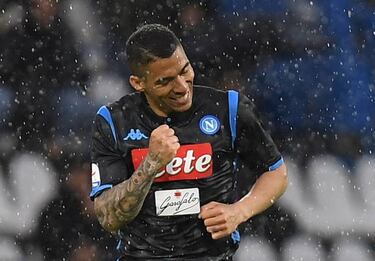 PSG closing in on signing of Napoli midfielder Allan