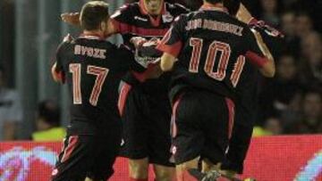 <b>SATISFECHOS. </b>La plantilla blanquiazul celebra el empate de Balaídos y cree que el Depor despegará.