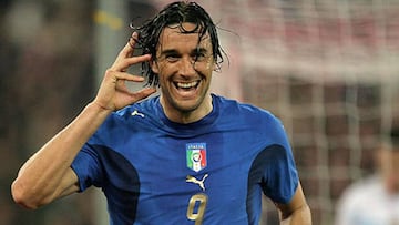 Luca Toni celebra un gol con Italia, en imagen de archivo.