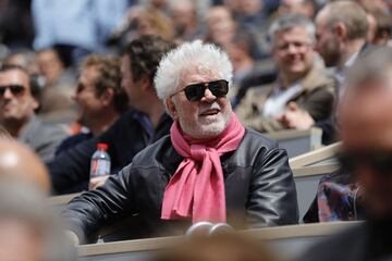 El director de cine Pedro Almodóvar no se ha querido perder el partido. 