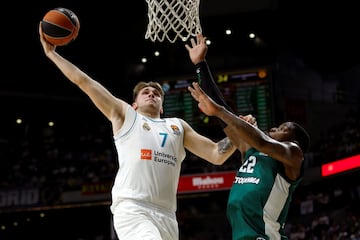 Luka Doncic con el balón. 