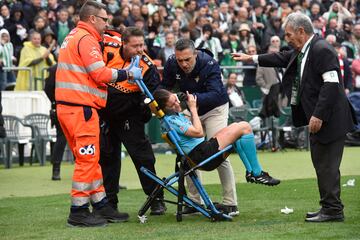 Guadalupe fue atendida por los servicios médicos del Betis y finalmente tuvo que ser reemplazada al no poder seguir con sus funciones en el duelo de Liga.