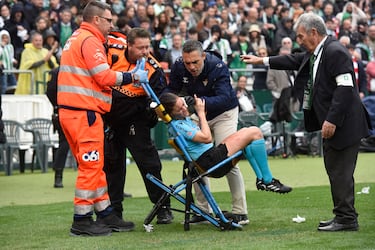 Guadalupe fue atendida por los servicios médicos del Betis y finalmente tuvo que ser reemplazada al no poder seguir con sus funciones en el duelo de Liga.