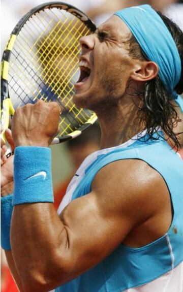 Rafa Nadal en Roland Garros de 2007, ganó a Roger Federer por 7-5, 6-4, 6-2.