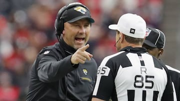 HOUSTON, TX - DECEMBER 18: Head coach Gus Bradley of the Jacksonville Jaguars argures a call with referee Ed Hochuli #85 in the fourth quarter durng the game against the Houston Texans at NRG Stadium on December 18, 2016 in Houston, Texas.   Tim Warner/Getty Images/AFP
 == FOR NEWSPAPERS, INTERNET, TELCOS &amp; TELEVISION USE ONLY ==