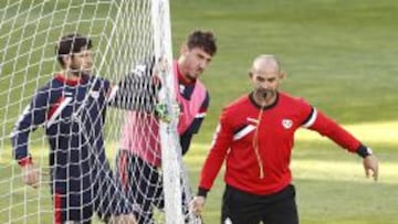 Insua, Cristian &Aacute;lvarez y Paco, en un entrenamiento.
 