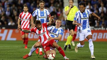 GRAF5665. LEGANÉS (MADRID), 16/03/2019.- El centrocampista del Girona Cristian Portu (c-izda) y el centrocampista del Leganés Vasyl Kravets (c-dcha), durante el encuentro correspondiente a la jornada 28 de primera división disputado e