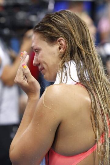 Las lágrimas de Yulia Efimova no eran de felicidad. La nadadora rusa logró la medalla de plata en los 100 metros braza, pero acabó siendo abucheada por el público de la piscina de Río. Efimova fue sancionada inicialmente por la FINA tras las revelaciones del 'informe Mclaren', pero luego fue readmitida para participar en los JJ OO.