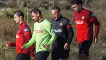 Cristiano Ronaldo y Pepe, junto a Paulo Bento.