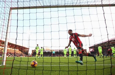 Bournemouth stun Liverpool, Everton hold Manchester United