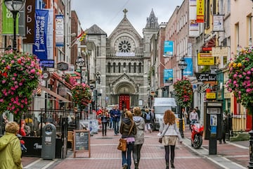 Comida: desde las 12:30 hasta las 13:30 horas | Cena: desde las 18:30 hasta las 19:30 horas. En la foto, Grafton Street, en Dublín. 

 