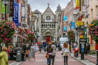 Comida: desde las 12:30 hasta las 13:30 horas | Cena: desde las 18:30 hasta las 19:30 horas. En la foto, Grafton Street, en Dublín. 

 