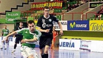 <b>CONTUNDENTE. </b>Jordi Torras dispara en presencia de Juanra.