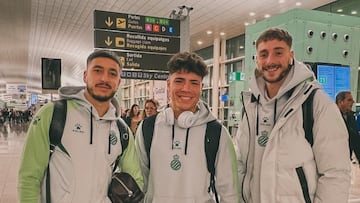 Óscar Gil, Nico Melamed y Calero, ayer lunes, en el aeropuerto.